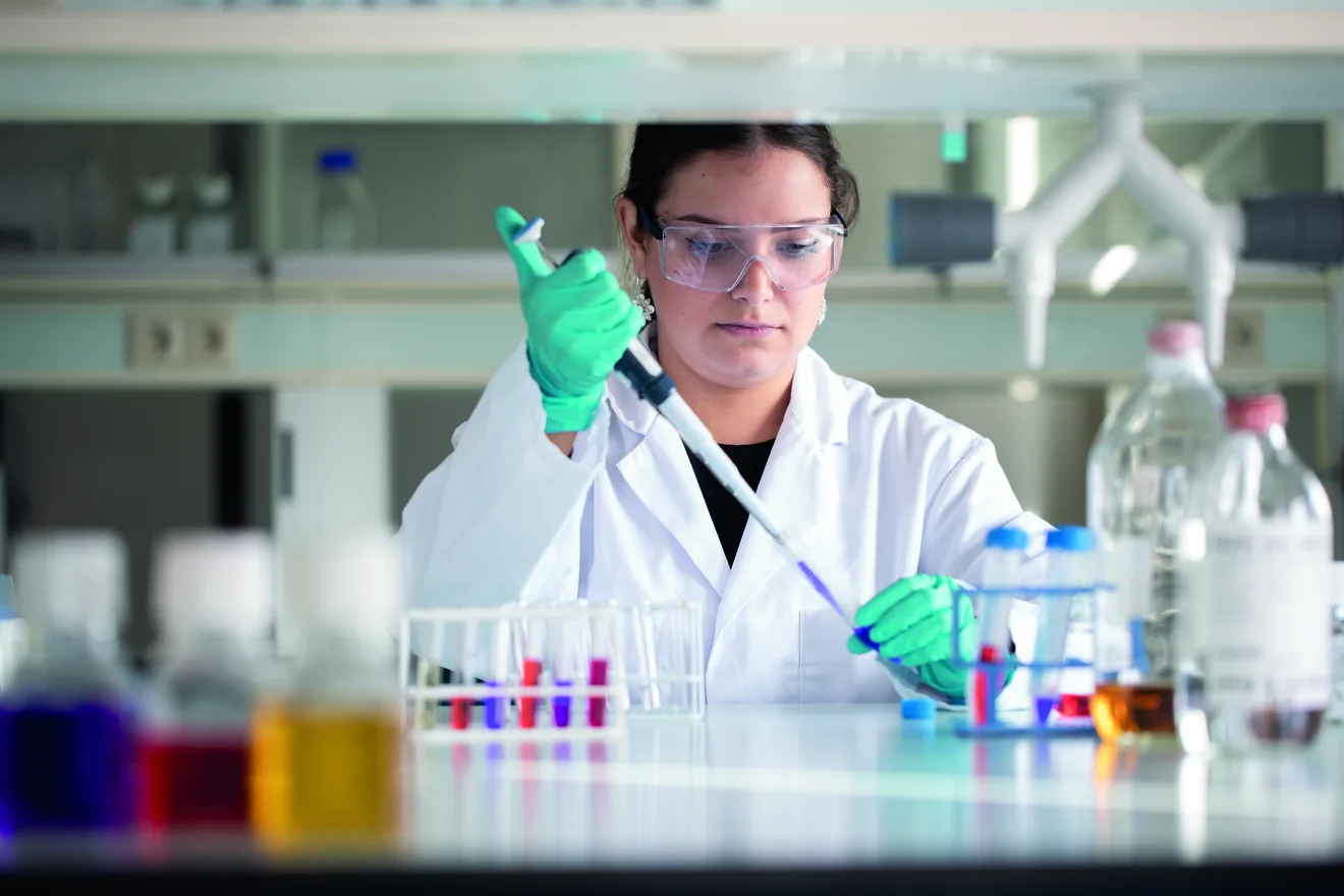 female worker pipetting